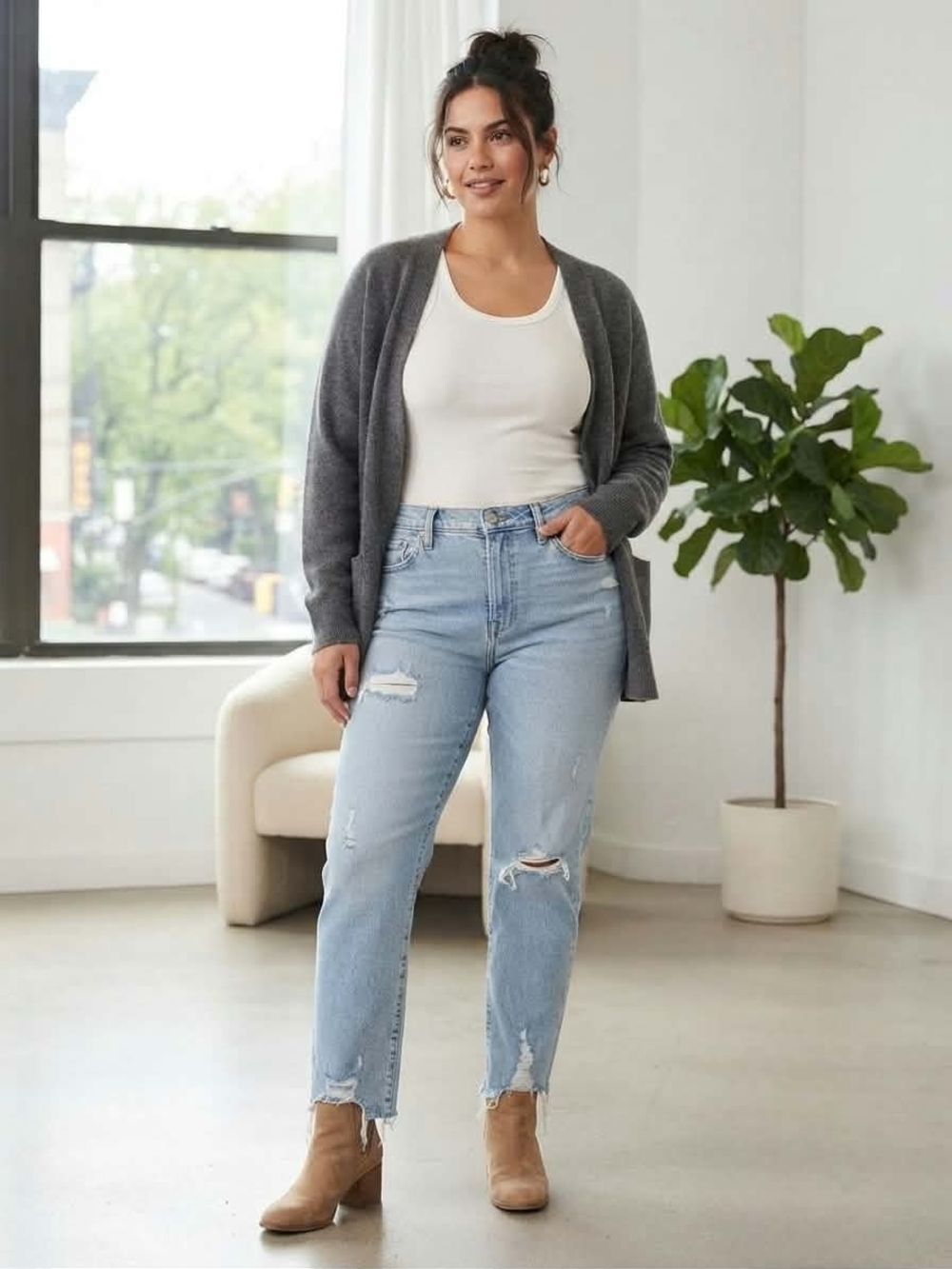 Aeropostale Light Wash Distressed Mom Jeans Size 10
